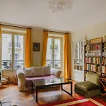Paris Center St Claude Residence