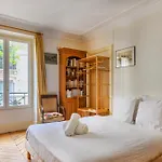 Paris Center St Claude Residence