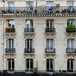 Paris Center St Claude Residence