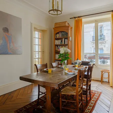 Center St Claude Apartment *